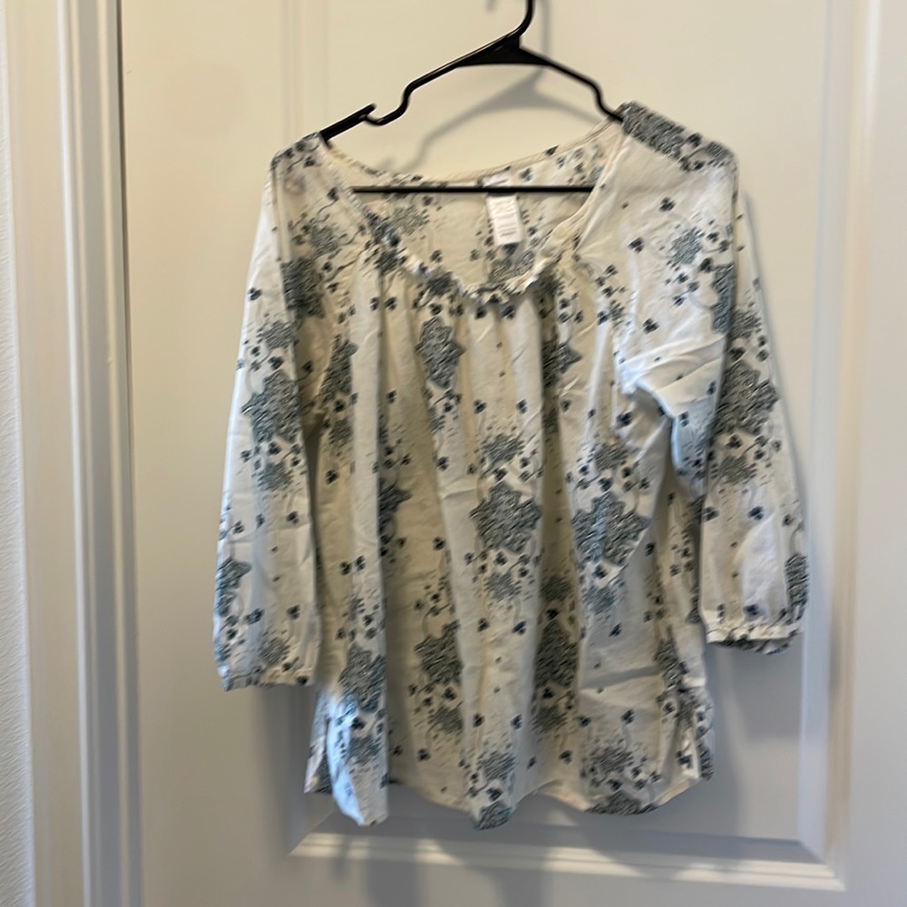Women’s Patagonia peasant shirt. 100% organic cotton size large